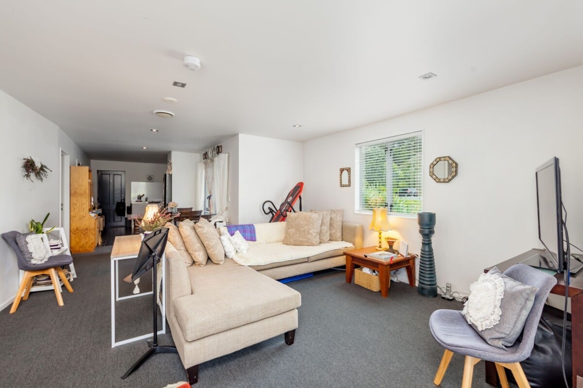 Develop site, 32-unit apartment on 8230 m2 land, returning approximately $918,800 gross per annum, concept plans indicating capacity for 115+ apartments, 1-32/222 Albany Highway Schnapper Rock, Auckland
