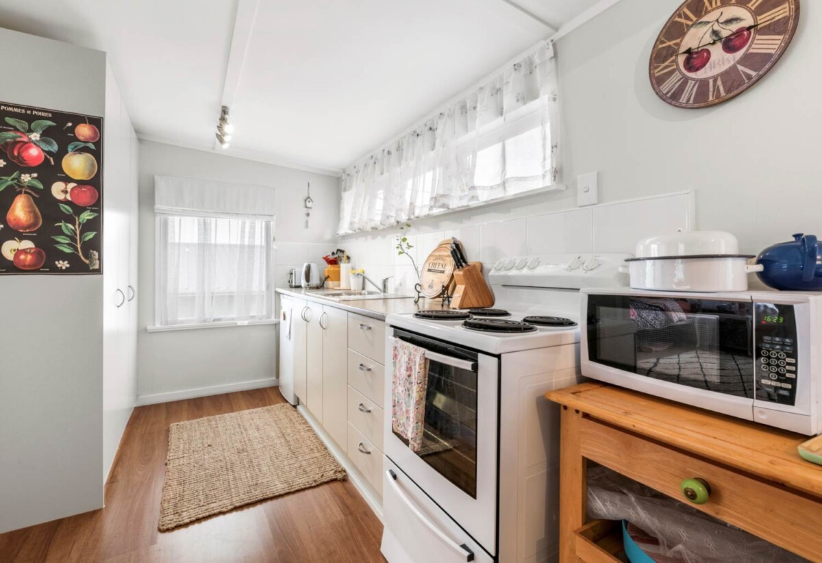 2 beds 1 bath house + 1 bed 1 bath home on 864m² section, walks to schools, Beach, shops, leisure facilities. live, do-up or develop, 25 Penton Road, Stanmore Bay, Auckland