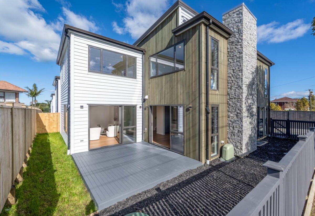 Long Bay school zone, brandnew 4 beds 3.5 baths home with garage, minutes to cafes, shops, and the beach, 35A Toroa Street, Torbay, Auckland