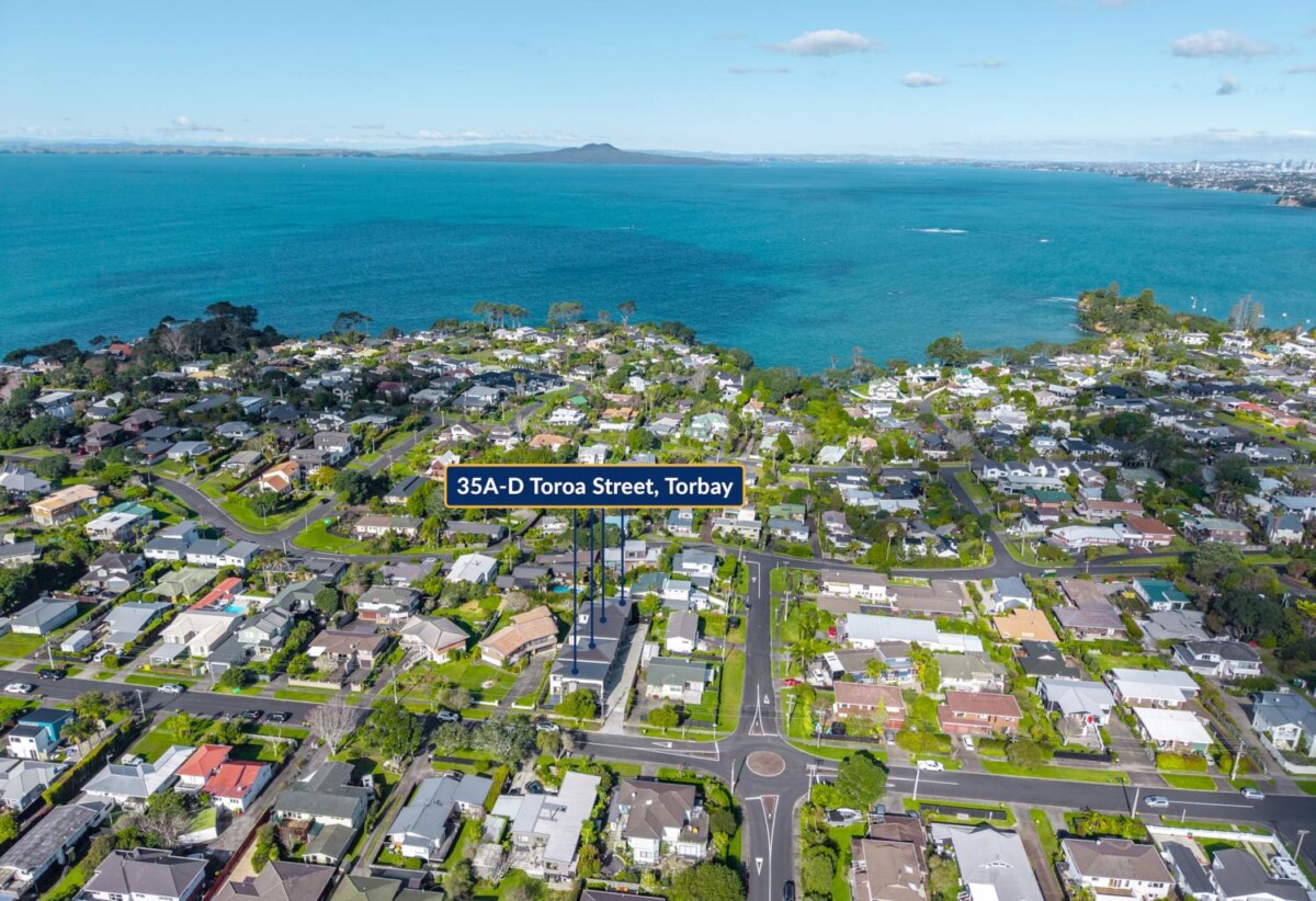 Long Bay school zone, brandnew 4 beds 3.5 baths home with garage on 272m2 section, minutes to cafes, shops, and the beach, schools, 35D Toroa Street, Torbay, Auckland