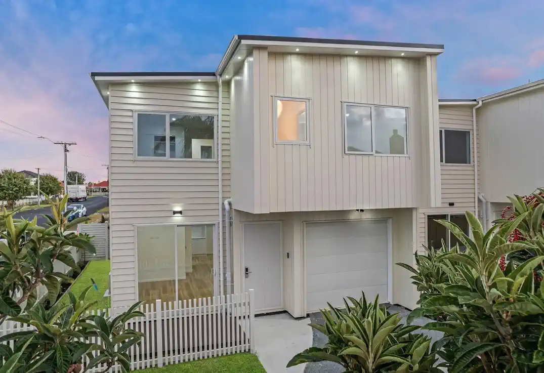 For rent, 5 beds 3 baths house, Available now, 23A Seymour Avenue, Papatoetoe, Auckland