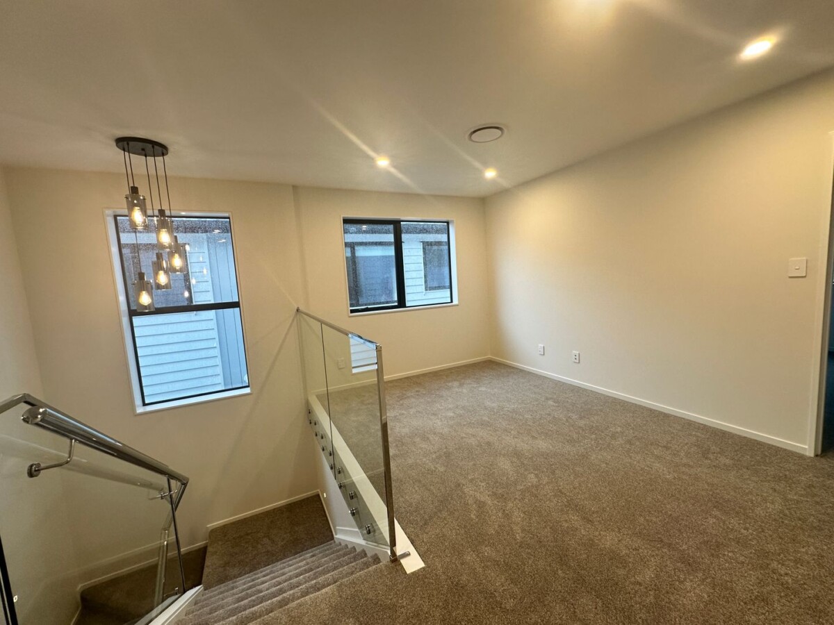 6 beds 4.5 baths house, with 2 beds granny, 23 Drumnaconagher Road, Flat Bush, Auckland