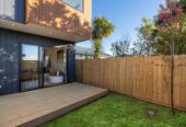 Walks to schools and seaside, 3 beds home, minutes to shopping centre, beach, 1/163 Lake Road, Belmont, Auckland