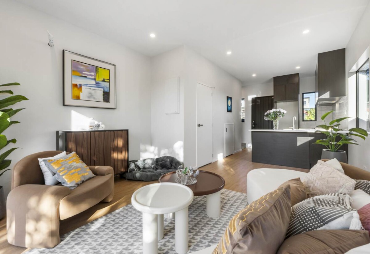 Walks to schools and seaside, brandnew 2 bed or 3 beds homes, minutes to shopping centre, 163-165 Lake Road, Belmont, Auckland