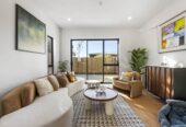 Walks to schools and seaside, 3 beds home, minutes to shopping centre, beach, 1/163 Lake Road, Belmont, Auckland