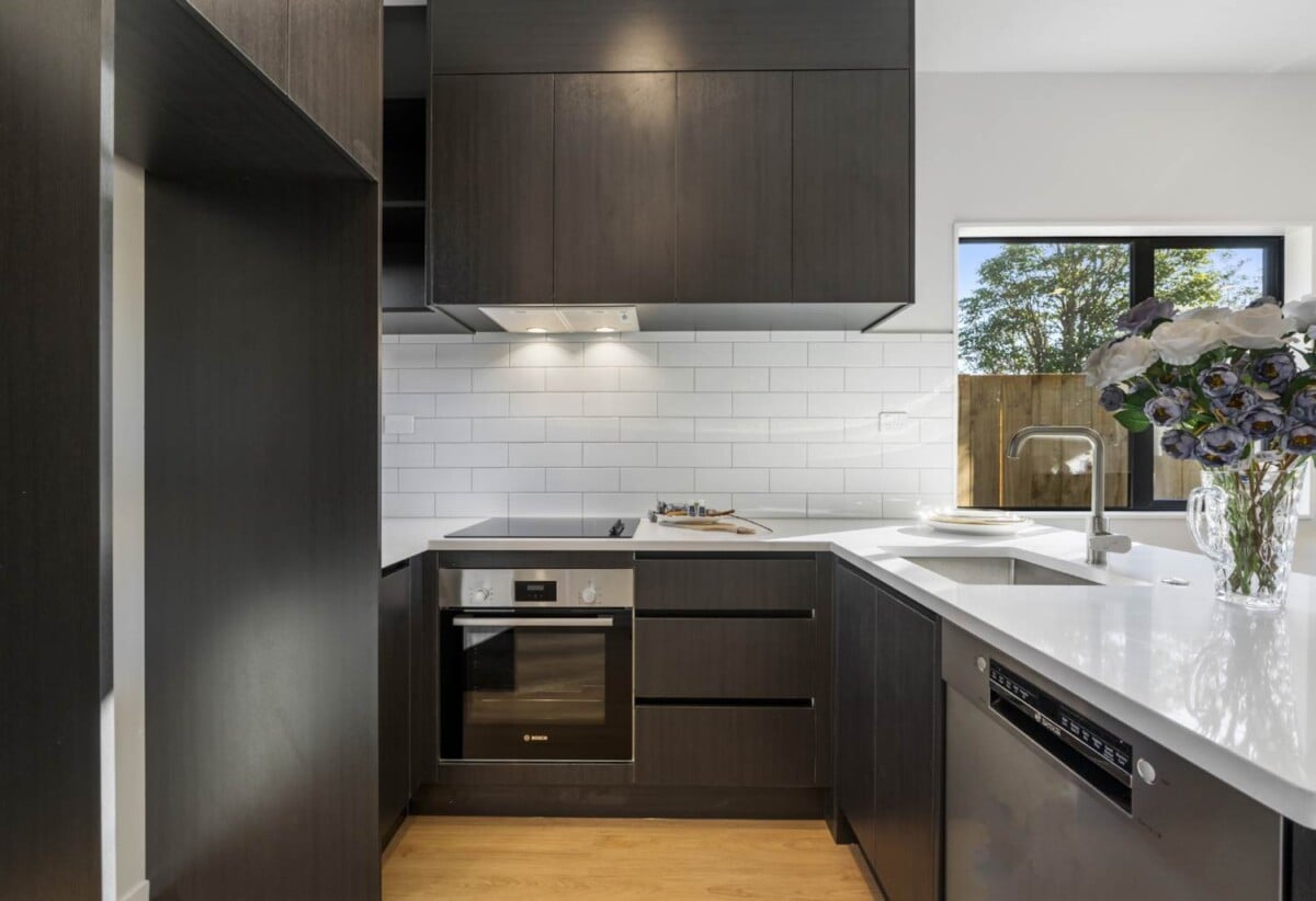 Walks to schools and seaside, 3 beds home, minutes to shopping centre, beach, 9/163 Lake Road, Belmont, Auckland