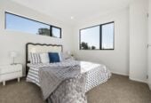 Walks to schools and seaside, 3 beds home, minutes to shopping centre, beach, 9/163 Lake Road, Belmont, Auckland