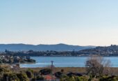 Walks to schools and seaside, 3 beds home, minutes to shopping centre, beach, 9/163 Lake Road, Belmont, Auckland