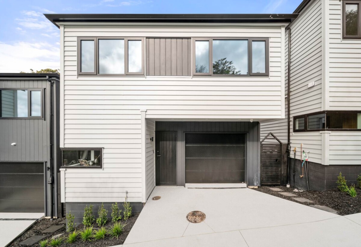 Brandnew 4 beds house, walks to Reserve, Glenfield Tennis Club, school minutes to Glenfield Mall, Lot 3/9 Malibu Grove, Bayview, Auckland