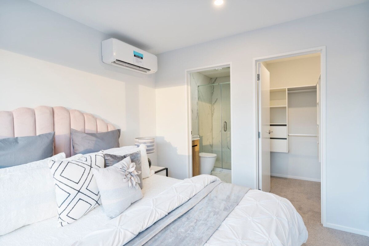 Brandnew 2 beds + study + balcony + 1 rumpus room with ensuite on ground floor, Minutes to WestCity, Lincoln Road shopping, Pak’n Save, 16D Geordie Street, Henderson, Auckland