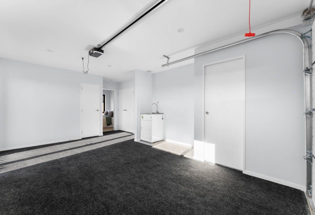 Move-in ready, brandnew freehold 2 beds + study room + a ground floor rumpus room with its own bathroom home, total 4 rooms 3.5 baths, 14B Geordie Street, Henderson, Auckland