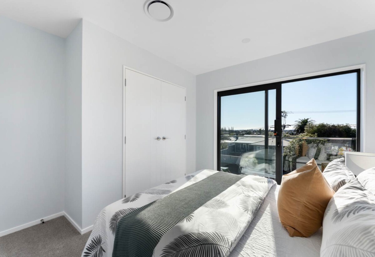 Move-in ready, brandnew freehold 2 beds + study room + a ground floor rumpus room with its own bathroom home, total 4 rooms 3.5 baths, 14B Geordie Street, Henderson, Auckland