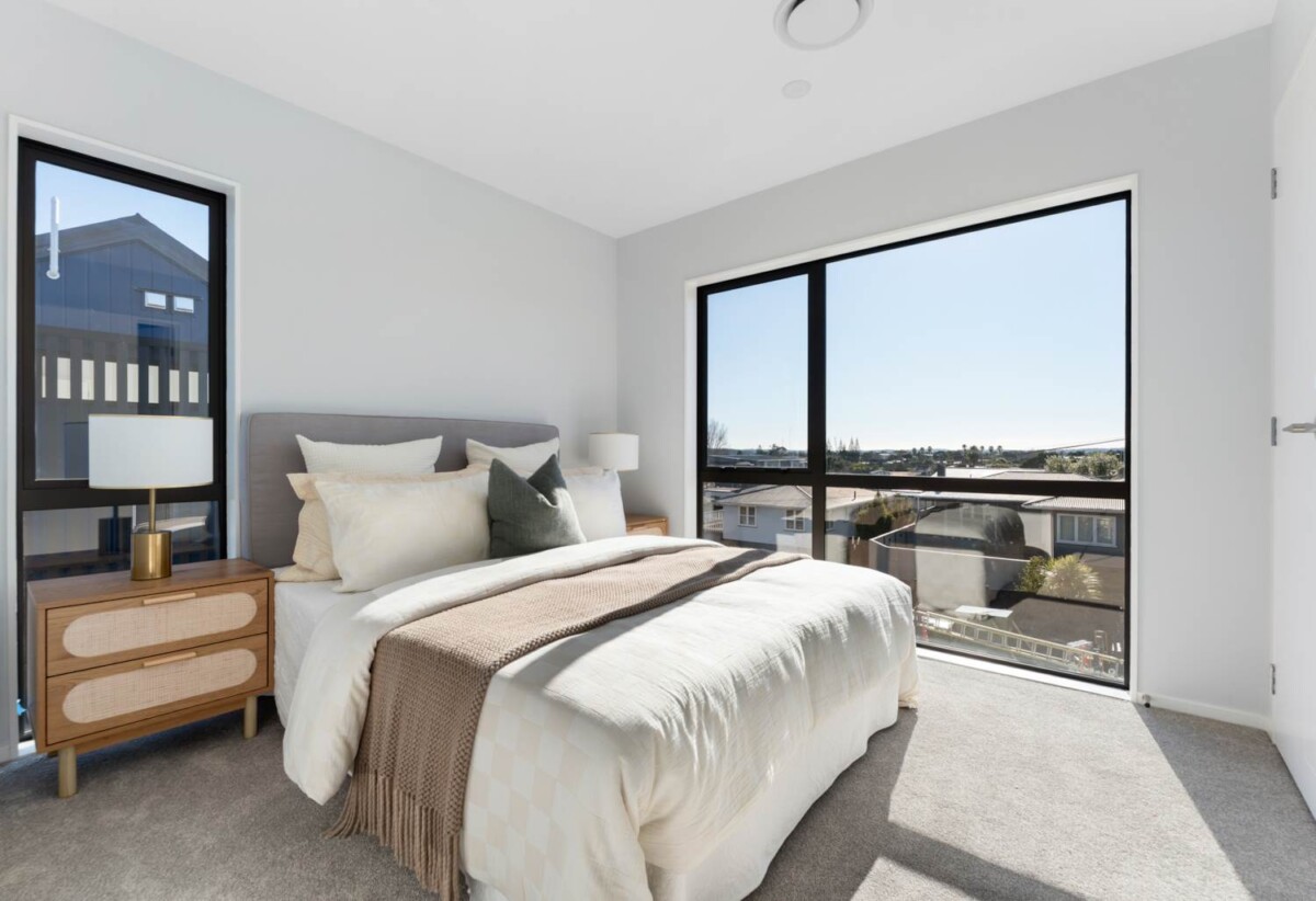 Move-in ready, brandnew freehold 2 beds + study room + a ground floor rumpus room with its own bathroom home, total 4 rooms 3.5 baths, 14B Geordie Street, Henderson, Auckland