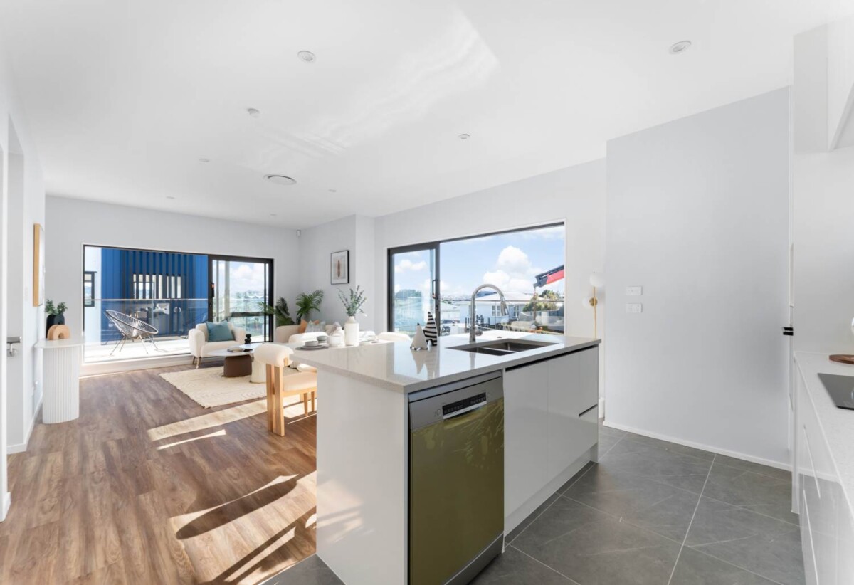 Move-in ready, brandnew freehold 2 beds + study room + a ground floor rumpus room with its own bathroom home, total 4 rooms 3.5 baths, 14B Geordie Street, Henderson, Auckland