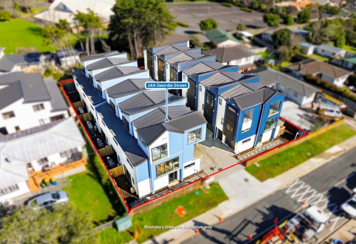 Move-in ready, brandnew freehold 2 beds + study room + a ground floor rumpus room with its own bathroom home, total 4 rooms 3.5 baths, 14D Geordie Street, Henderson, Auckland