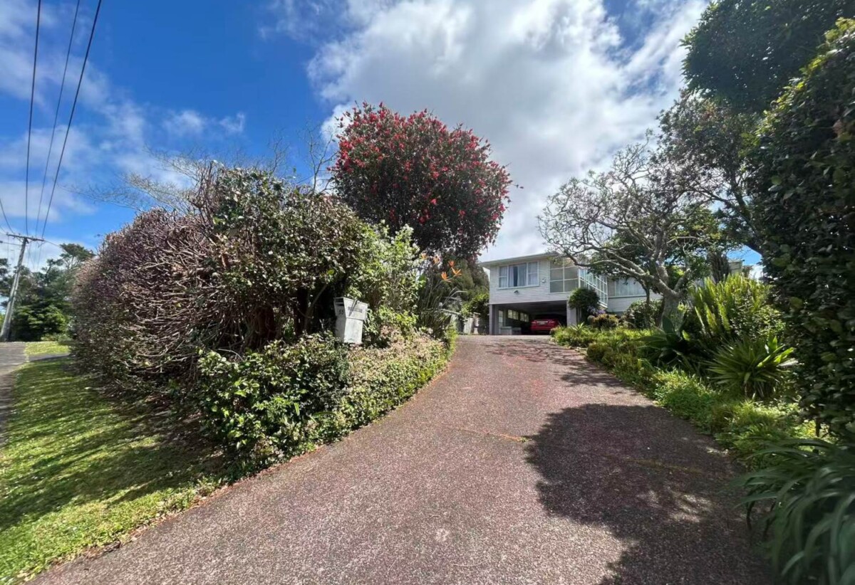 4 beds house on 812m² section, just moments from Glenfield Mall, 55 Park Road, Glenfield, Auckland