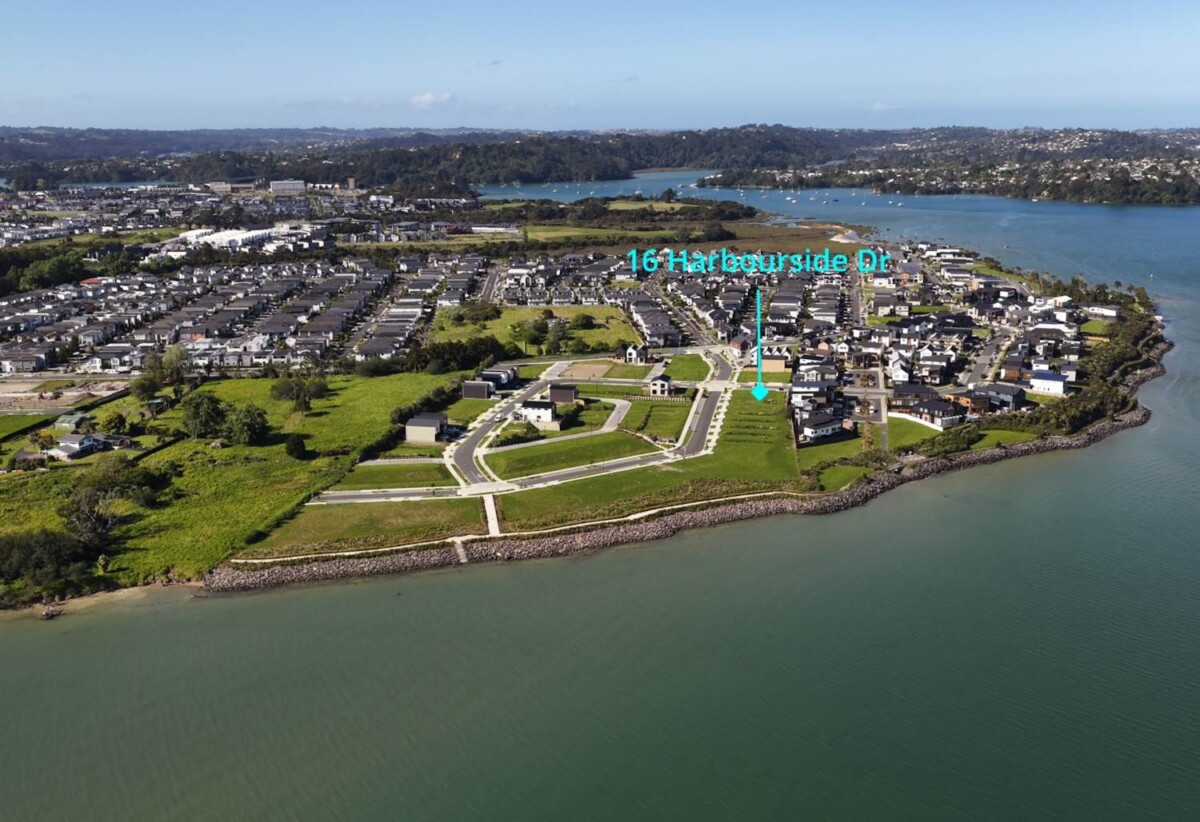 Seaview 301m² section with BC for 5 beds 4.5 baths house, Dual Kitchen, 3 ensuites, 1 ensuite ground floor with private access, 16 Harbourside Parade, Hobsonville, Auckland