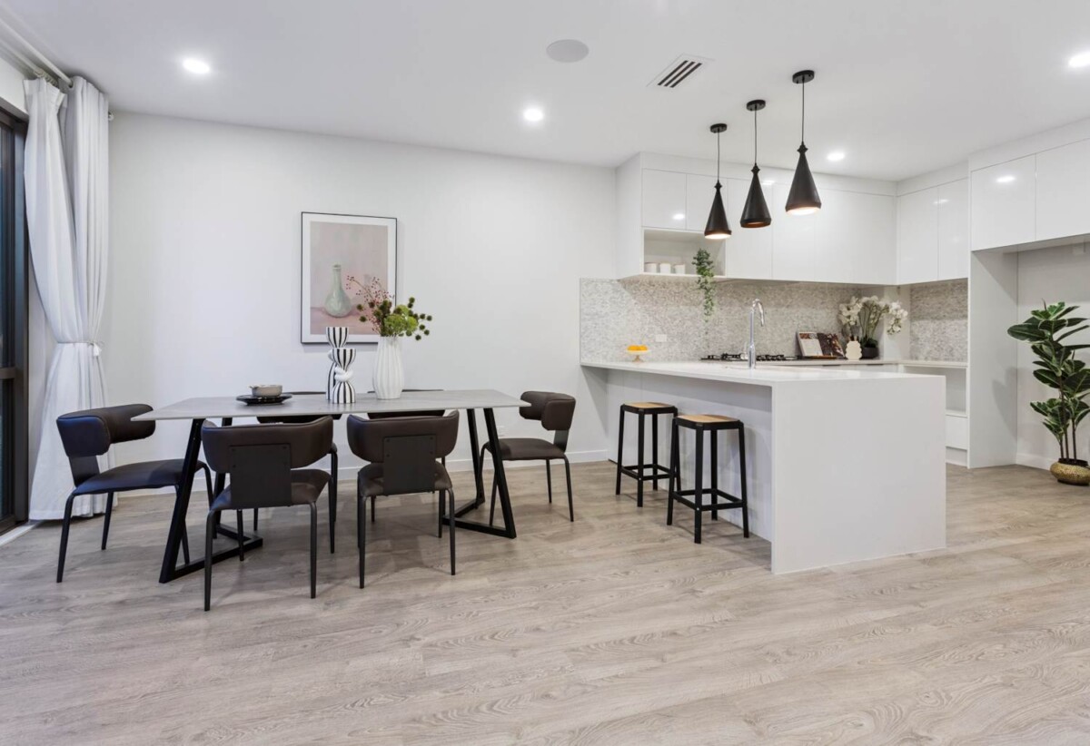 Double Westlake and Rangitoto College zones, 3 beds 2.5 baths home with high ceilings, minutes to schools beach, supermarket, 355B Beach Road, Campbells Bay, Auckland
