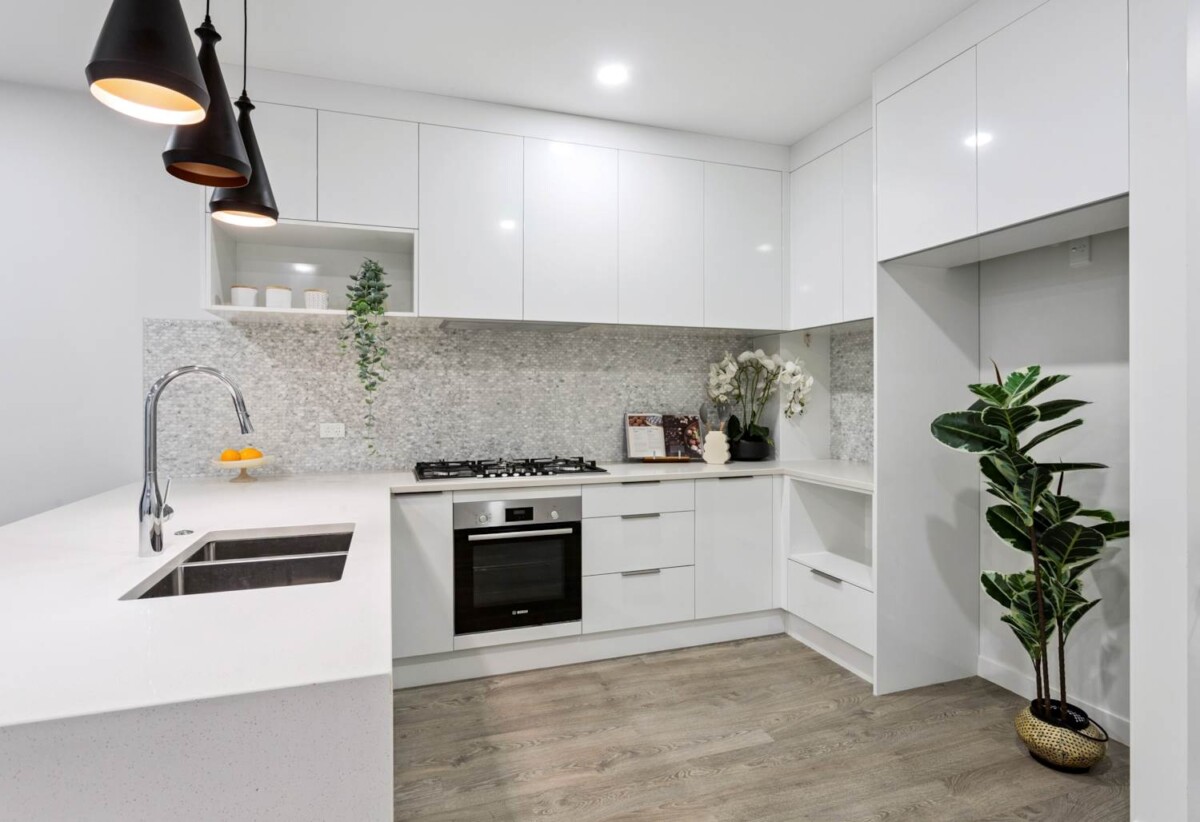 Double Westlake and Rangitoto College zones, 3 beds 2.5 baths home with high ceilings, minutes to schools beach, supermarket, 355B Beach Road, Campbells Bay, Auckland