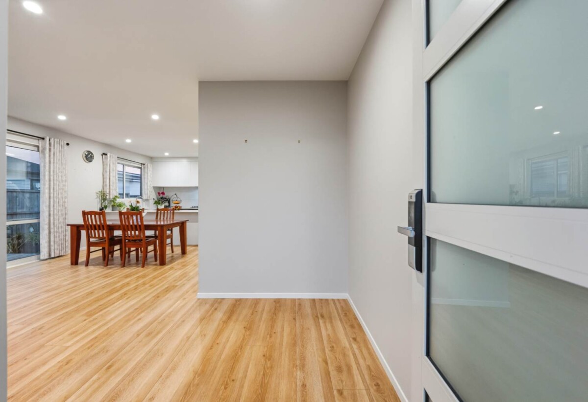 4 beds house on 490m² section, minutes to motorway access and Silverdale Shopping Centre, 6 Ahorangi Road, Silverdale, Auckland