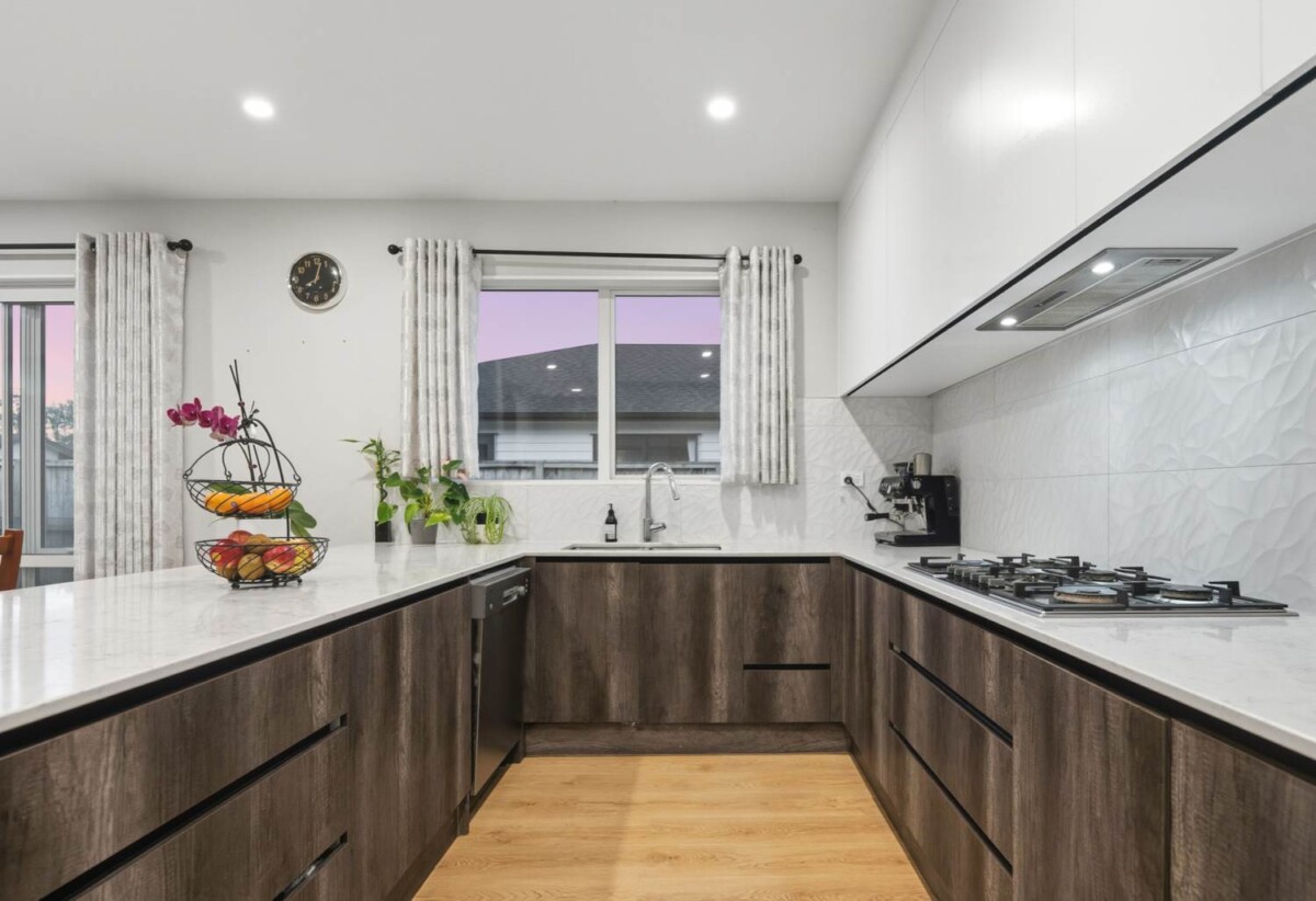 4 beds house on 490m² section, minutes to motorway access and Silverdale Shopping Centre, 6 Ahorangi Road, Silverdale, Auckland
