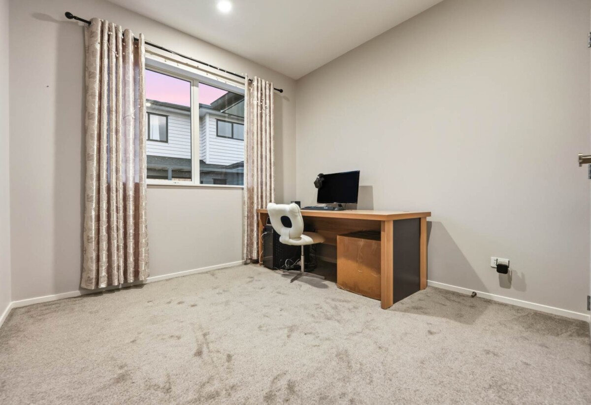 4 beds house on 490m² section, minutes to motorway access and Silverdale Shopping Centre, 6 Ahorangi Road, Silverdale, Auckland