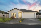 4 beds house on 490m² section, minutes to motorway access and Silverdale Shopping Centre, 6 Ahorangi Road, Silverdale, Auckland