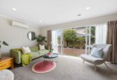 Pakuranga school and Botany Downs School zone, 3 beds house on half share of an 880sqm section, 2/26 Headcorn Place, Botany Downs, Auckland
