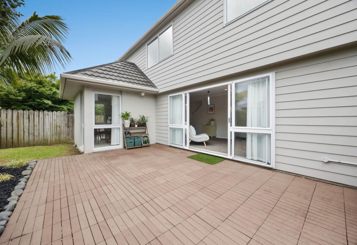 Pakuranga school and Botany Downs School zone, 3 beds house on half share of an 880sqm section, 2/26 Headcorn Place, Botany Downs, Auckland