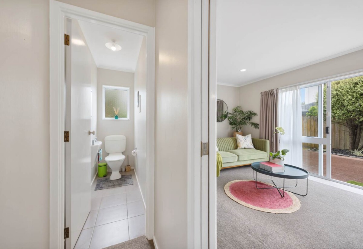 Pakuranga school and Botany Downs School zone, 3 beds house on half share of an 880sqm section, 2/26 Headcorn Place, Botany Downs, Auckland