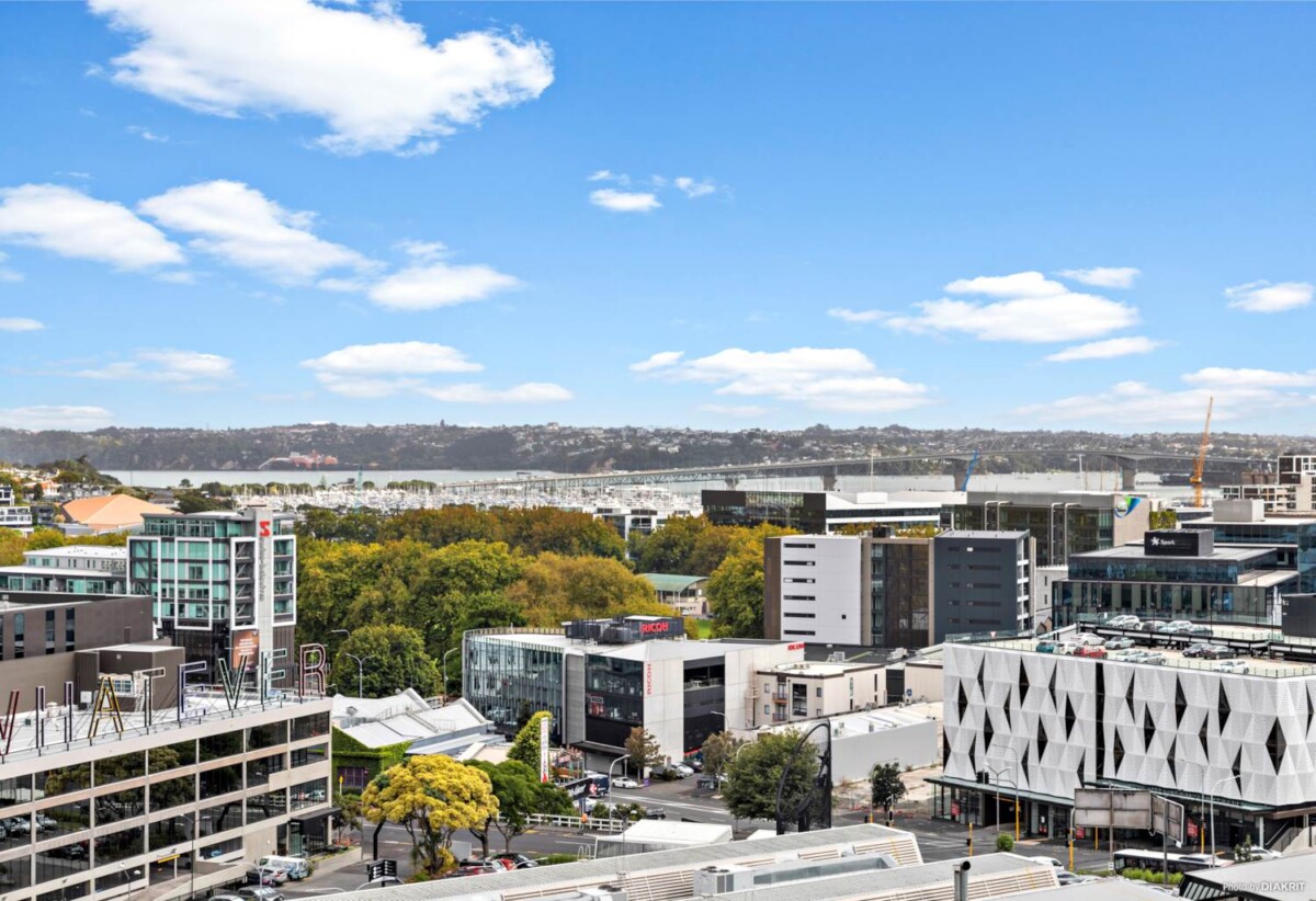 Motivated vendor instructs to sell, Auckland Girls’ Grammar School zone, freehold 2 beds 1 bath apartment, 32sqm internal size PLUS a good-sized balcony, 929/72 Nelson Street, City Centre, Auckland