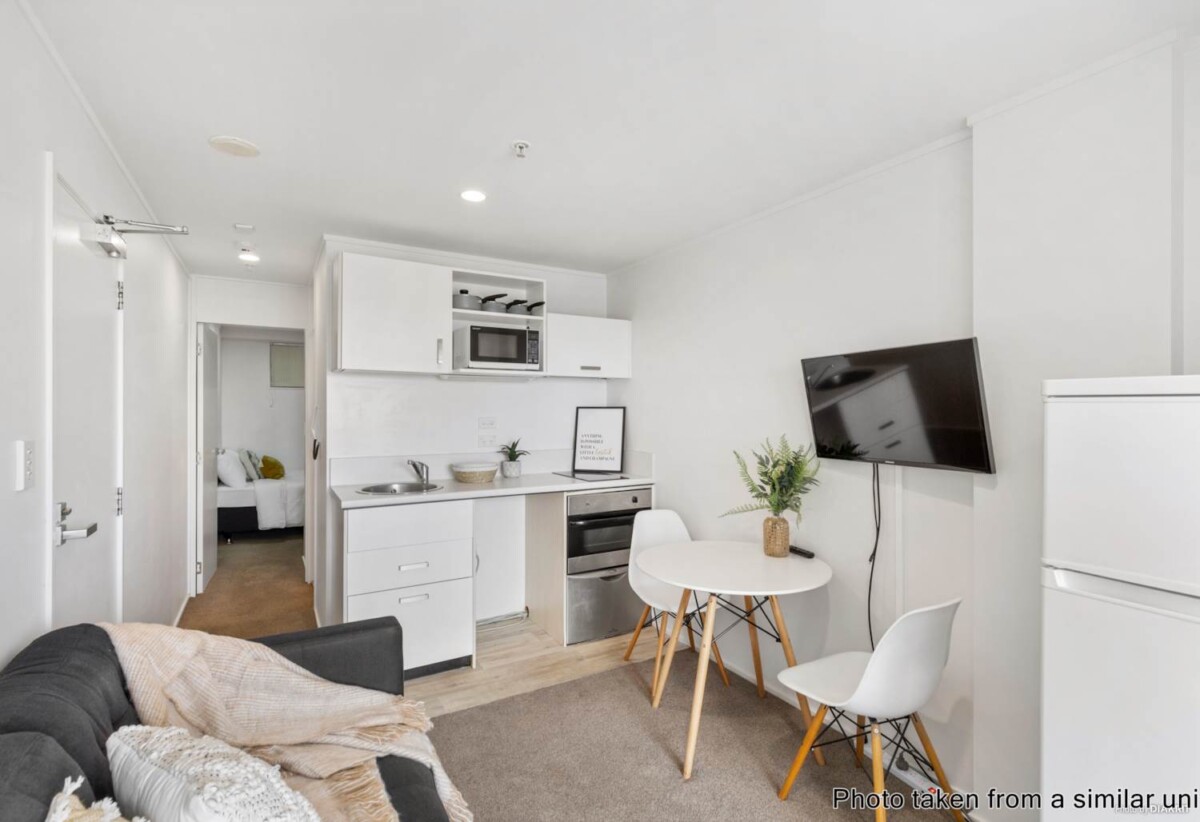 Motivated vendor instructs to sell, Auckland Girls’ Grammar School zone, freehold 2 beds 1 bath apartment, 32sqm internal size PLUS a good-sized balcony, 929/72 Nelson Street, City Centre, Auckland