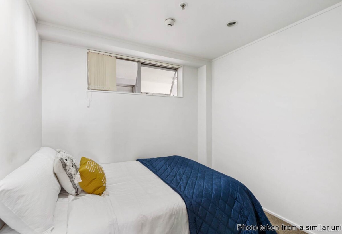 Motivated vendor instructs to sell, Auckland Girls’ Grammar School zone, freehold 2 beds 1 bath apartment, 32sqm internal size PLUS a good-sized balcony, 929/72 Nelson Street, City Centre, Auckland