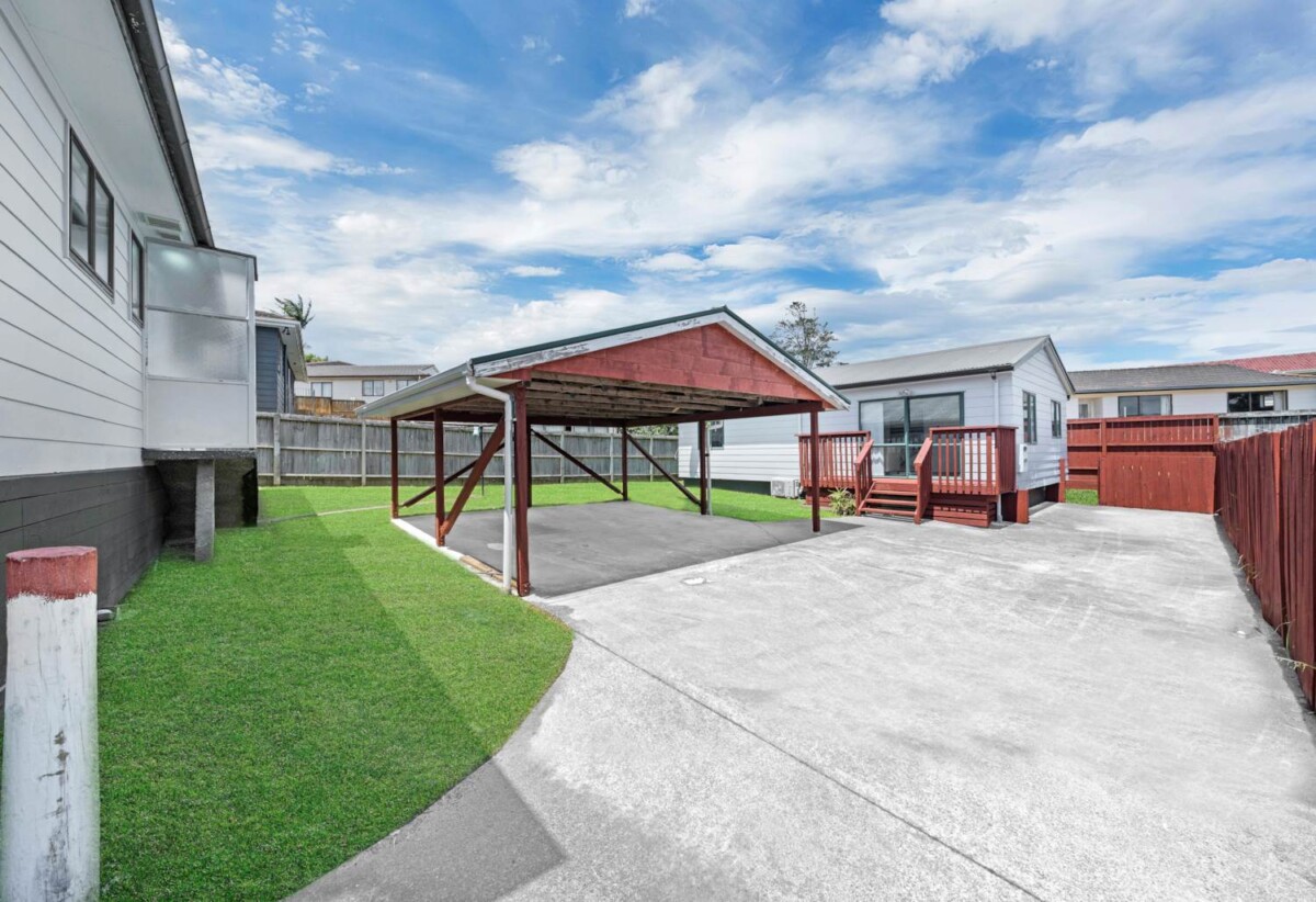 Home & income, 3 beds + 2 beds houses on 607m² section, 148 & 148A Solar Road, Glen Eden, Auckland