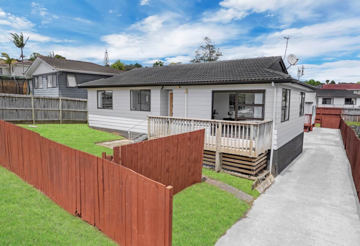 Home & income, 3 beds + 2 beds houses on 607m² section, 148 & 148A Solar Road, Glen Eden, Auckland