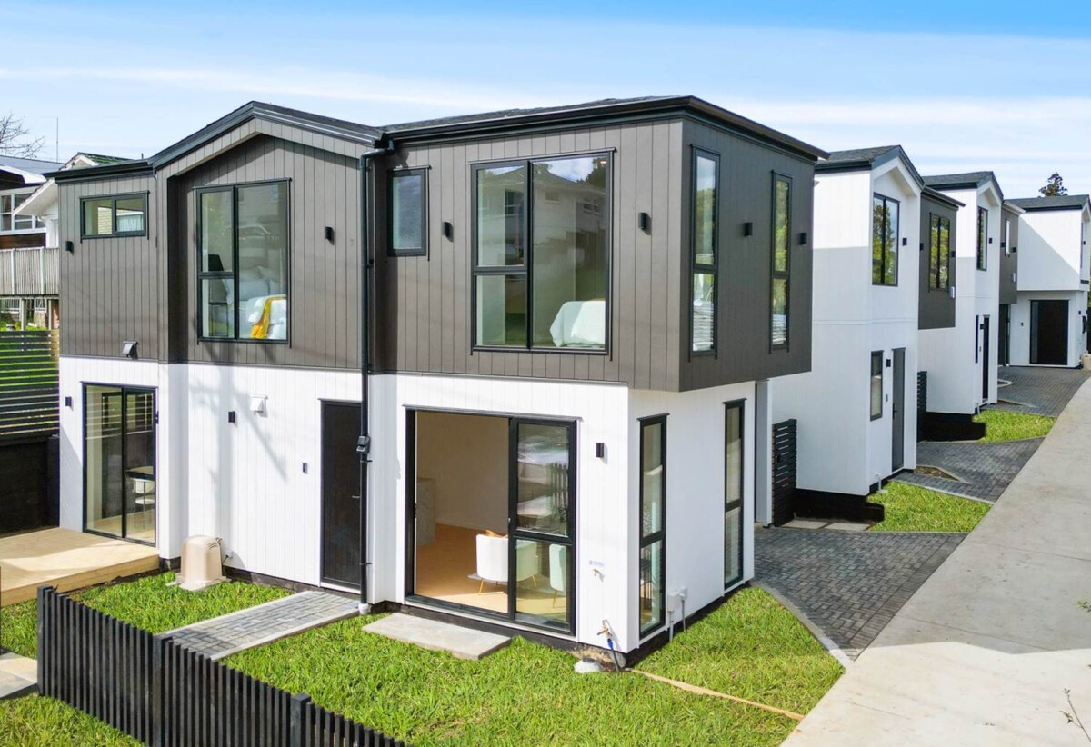 Brandnew atandalone 3 beds home, with Ground-floor master suite and 1 Study / Home Office (with window and wardrobe), Lot 1/41 Angelo Avenue, Howick, Auckland