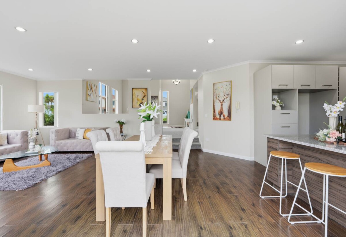 IGNORE CV – THIS MUST SELL, just updated modern 5 beds house on 516m² section, Just a short walk to Mission Heights School, 20 Savina Court, Flat Bush, Auckland