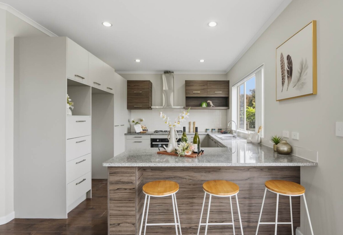 IGNORE CV – THIS MUST SELL, just updated modern 5 beds house on 516m² section, Just a short walk to Mission Heights School, 20 Savina Court, Flat Bush, Auckland