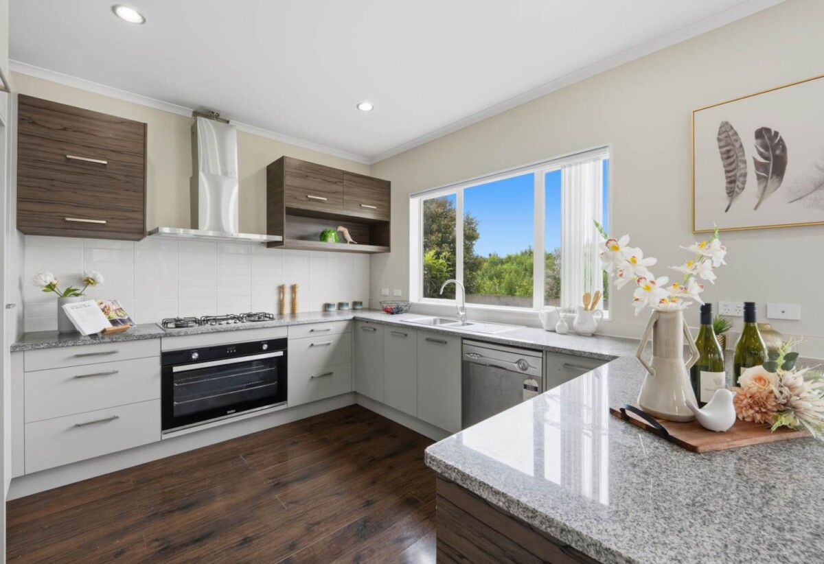 IGNORE CV – THIS MUST SELL, just updated modern 5 beds house on 516m² section, Just a short walk to Mission Heights School, 20 Savina Court, Flat Bush, Auckland