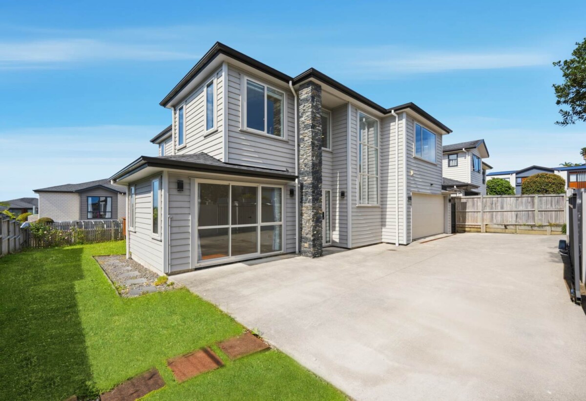 278m² home showcases, sea views, 4 beds 4.5 baths house on 450m2 section, 23 Brickworks Bay Road, Hobsonville, Auckland
