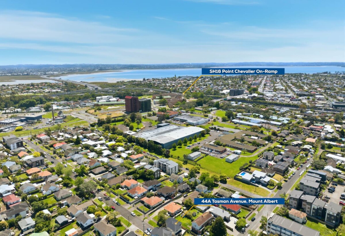 Mt Albert Grammar school zone, 4 beds house, close to St Lukes shopping centre, 44A Tasman Avenue, Mt Albert, Auckland