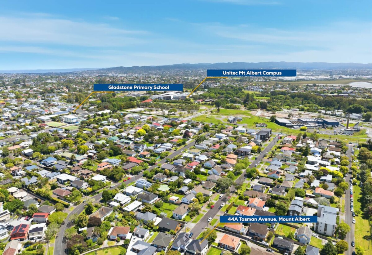 Mt Albert Grammar school zone, 4 beds house, close to St Lukes shopping centre, 44A Tasman Avenue, Mt Albert, Auckland