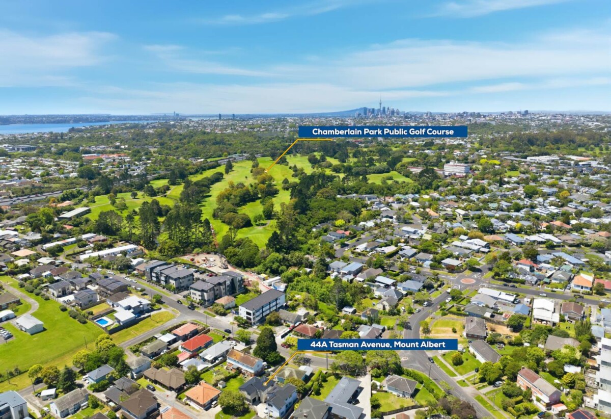 Mt Albert Grammar school zone, 4 beds house, close to St Lukes shopping centre, 44A Tasman Avenue, Mt Albert, Auckland