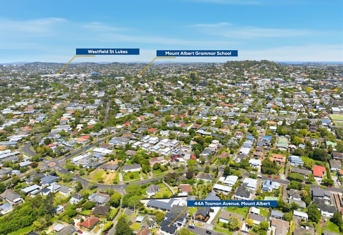 Mt Albert Grammar school zone, 4 beds house, close to St Lukes shopping centre, 44A Tasman Avenue, Mt Albert, Auckland