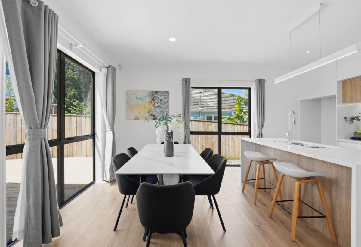 Mt Albert Grammar school zone, 4 beds house, close to St Lukes shopping centre, 44A Tasman Avenue, Mt Albert, Auckland