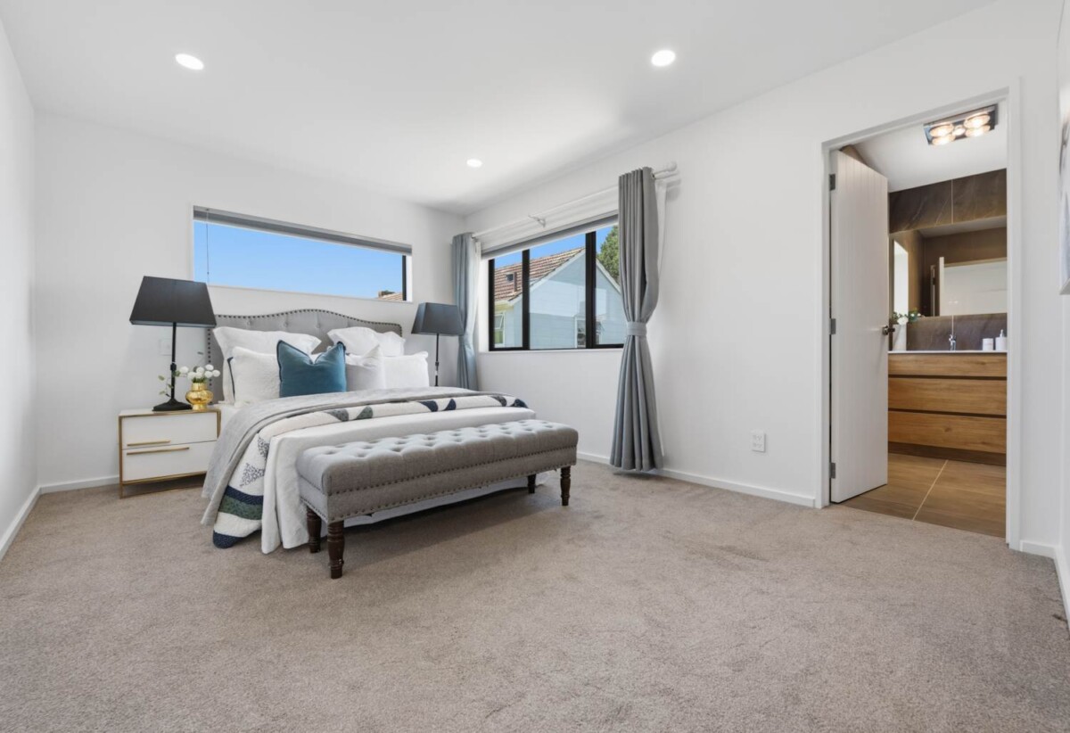 Mt Albert Grammar school zone, 4 beds house, close to St Lukes shopping centre, 44A Tasman Avenue, Mt Albert, Auckland
