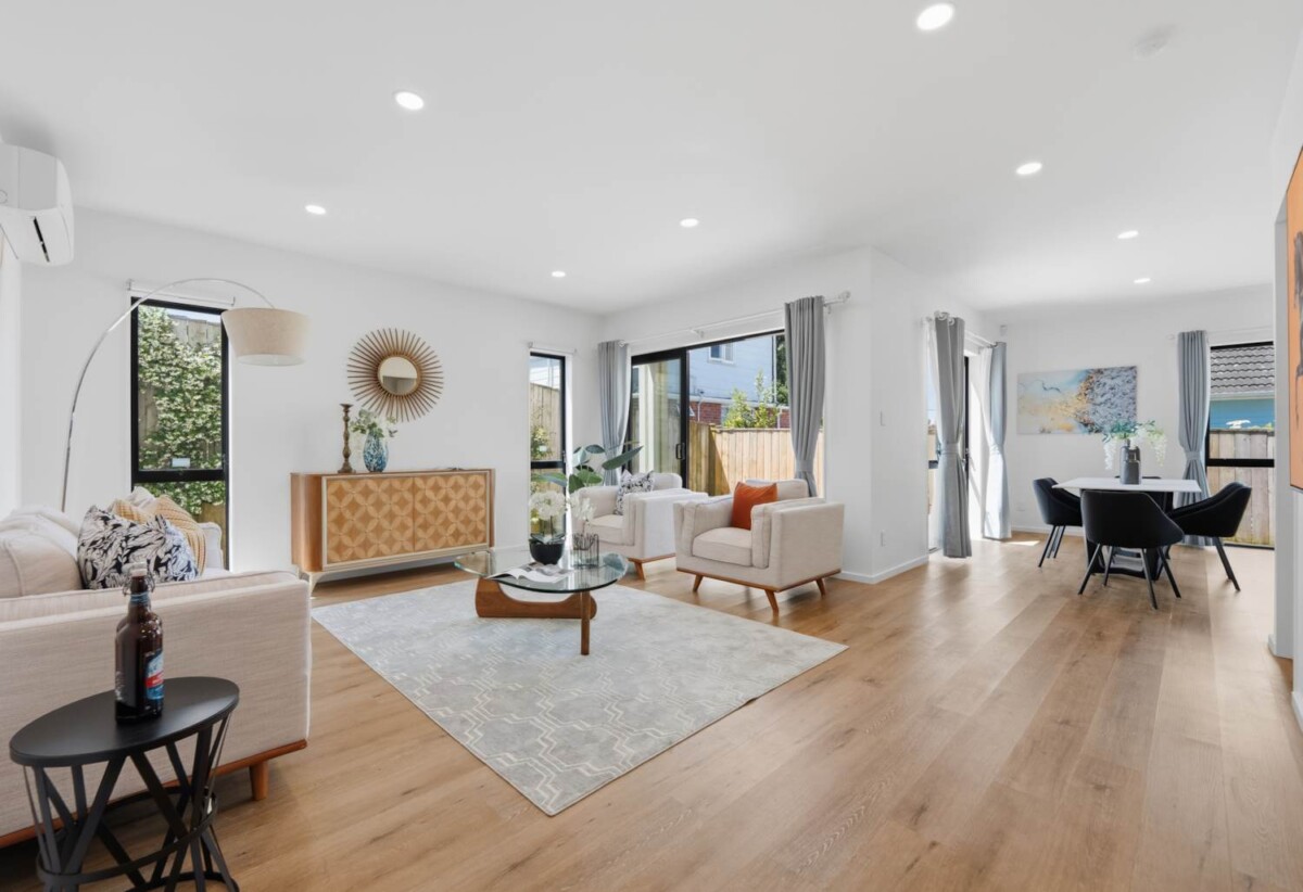 Mt Albert Grammar school zone, 4 beds house, close to St Lukes shopping centre, 44A Tasman Avenue, Mt Albert, Auckland