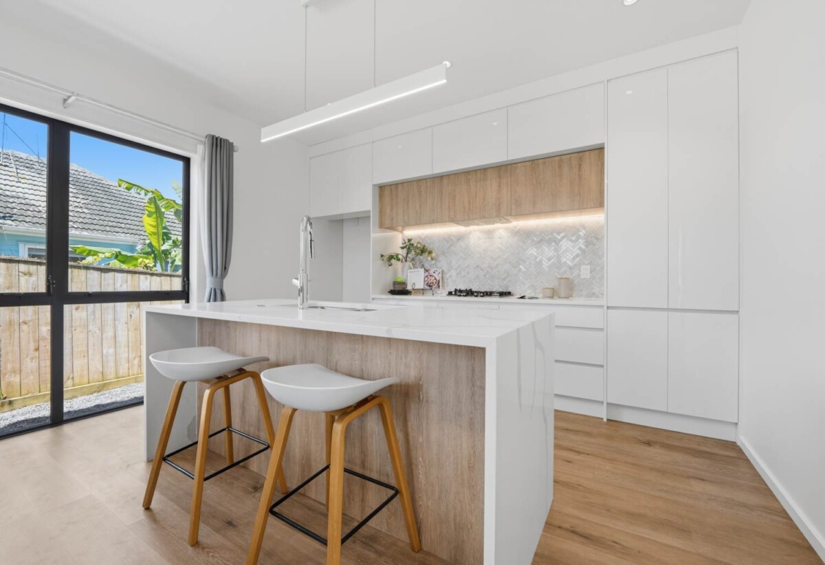 Mt Albert Grammar school zone, 4 beds house, close to St Lukes shopping centre, 44A Tasman Avenue, Mt Albert, Auckland