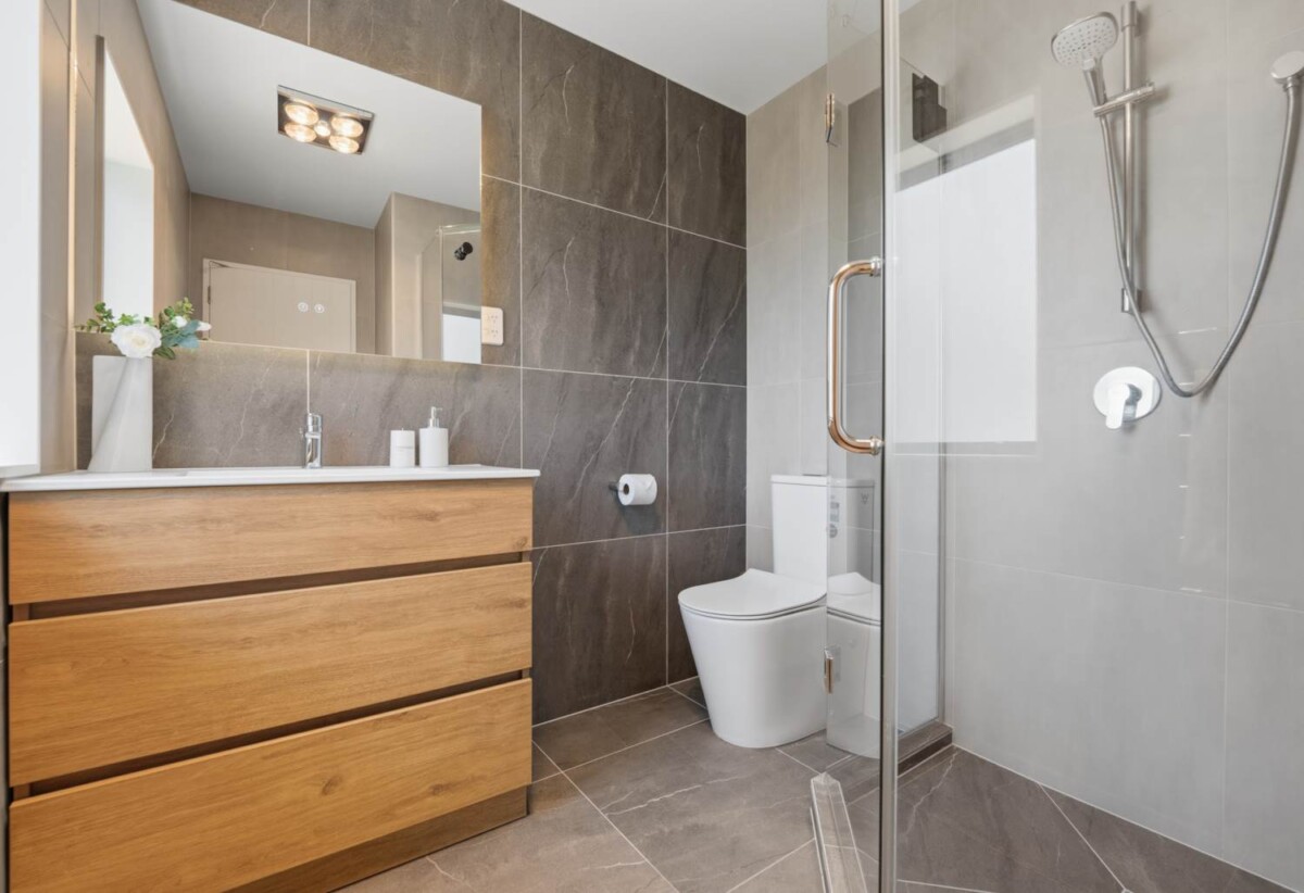 Mt Albert Grammar school zone, 4 beds house, close to St Lukes shopping centre, 44A Tasman Avenue, Mt Albert, Auckland