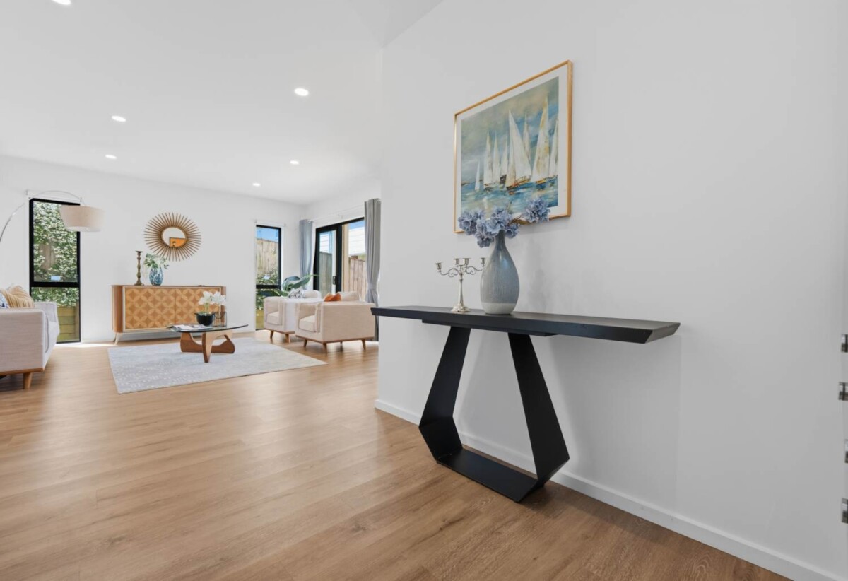 Mt Albert Grammar school zone, 4 beds house, close to St Lukes shopping centre, 44A Tasman Avenue, Mt Albert, Auckland
